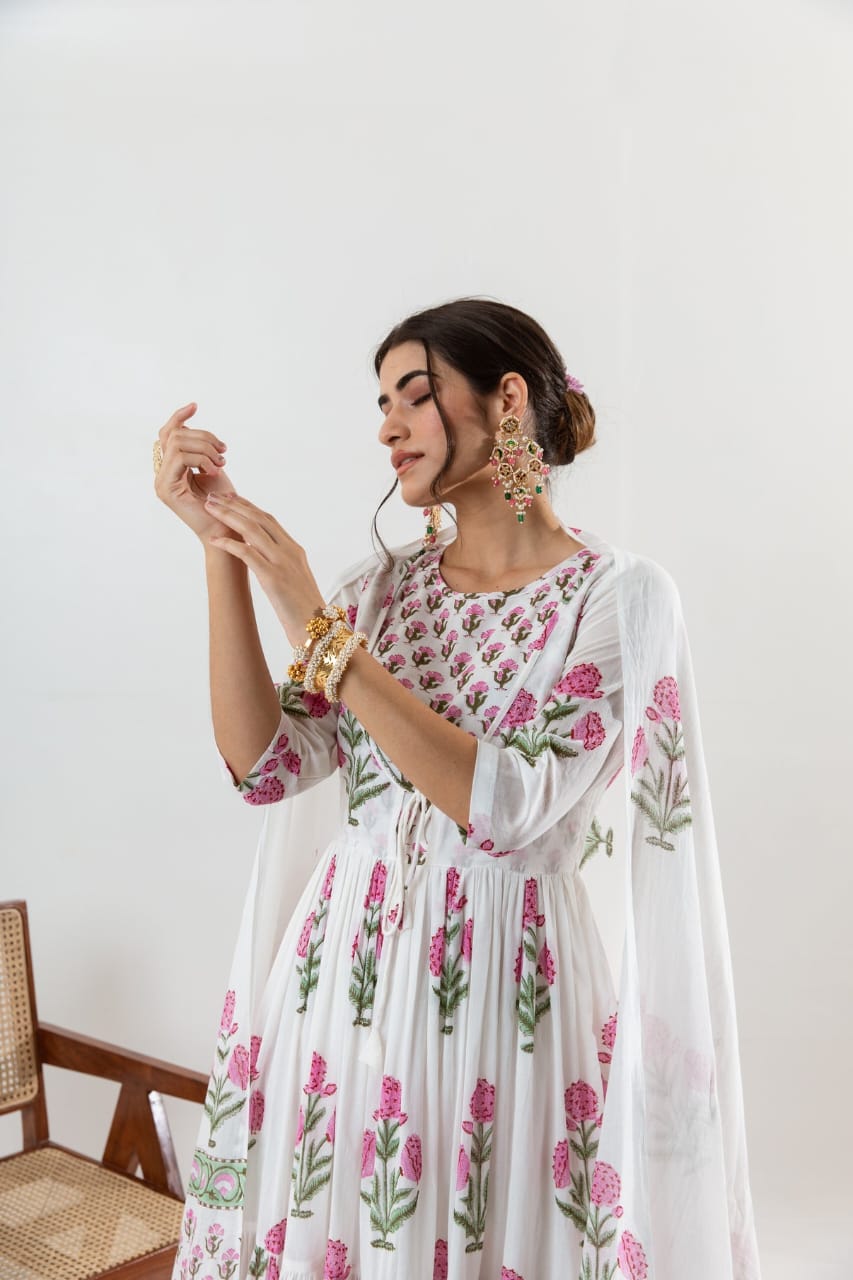 Women premium Ivory cotton kurta & dupatta set